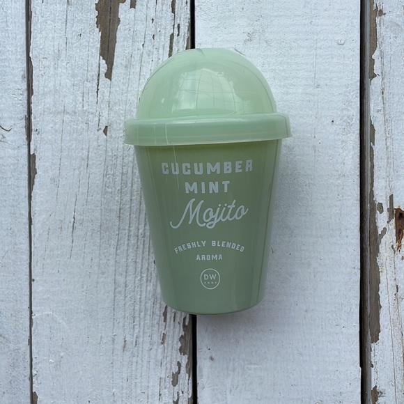 Set of Four Sips Summer Candles NWT - Picture 3 of 5